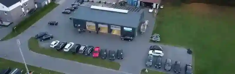 KFZ Werkstatt Team bei der Arbeit